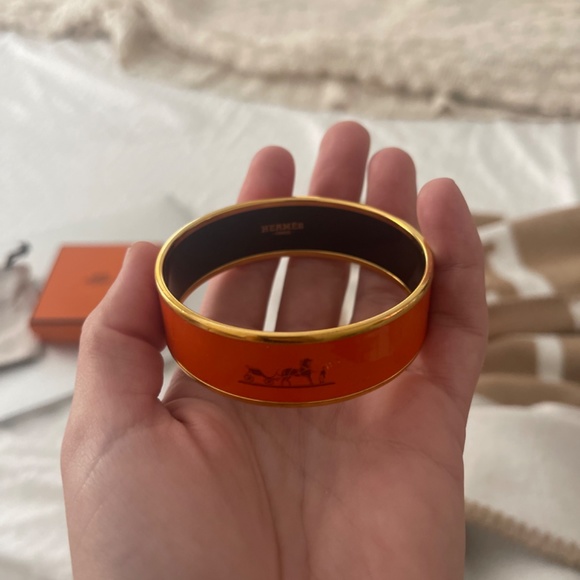 Hermès Caleche Orange Enamel Gold Plated Bangle Bracelet - Picture 7 of 12